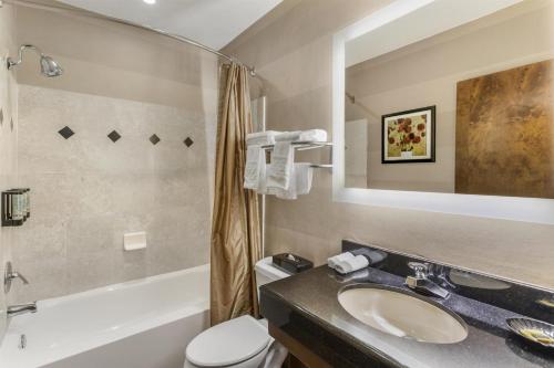 Koupelna v ubytování Best Western Plus Brookside Inn