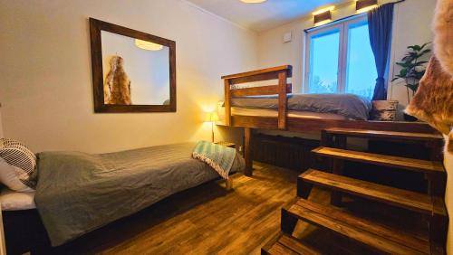 Ένα ή περισσότερα κρεβάτια σε δωμάτιο στο Riverfront Aurora Chalet