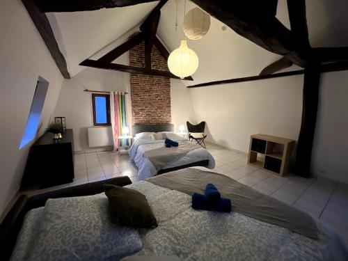 a bedroom with two beds in a room at Nid douillet proche orly aéroport in Athis-Mons