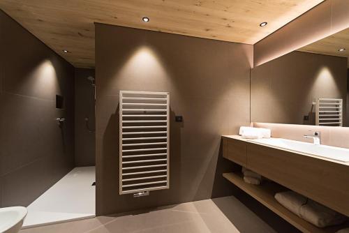 Koupelna v ubytování Hotel Garni Dolomieu