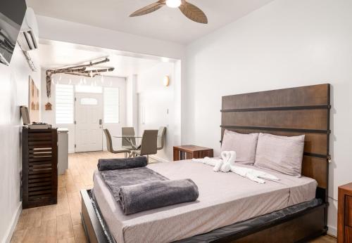 Ένα ή περισσότερα κρεβάτια σε δωμάτιο στο Rain Forest House by Otium