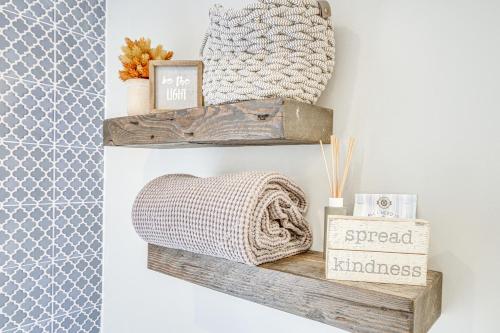 Φωτογραφία από το άλμπουμ του Bay St Louis Home with Private Dock and Kayaks! σε Shoreline Park