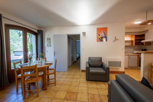 Η κουζίνα ή μικρή κουζίνα στο Gîte Logement 2/4 personnes - Village de gites des Vignes