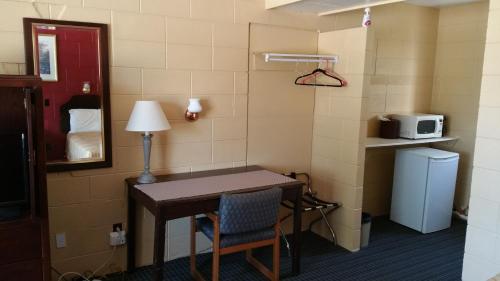 Kuchyň nebo kuchyňský kout v ubytování Riverview Motel