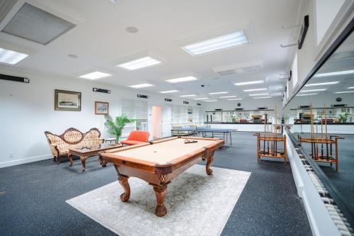 een grote kamer met een pooltafel. bij Luxury Retreat in Buzzards Bay, Spa, Pool Table for Family Fun in Bourne