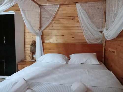 Photo de la galerie de l'établissement Flora Pansiyon Çıralı, à Kemer