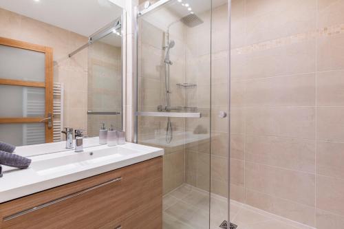 Authentic Nice Old Town, separate bedroom, AC