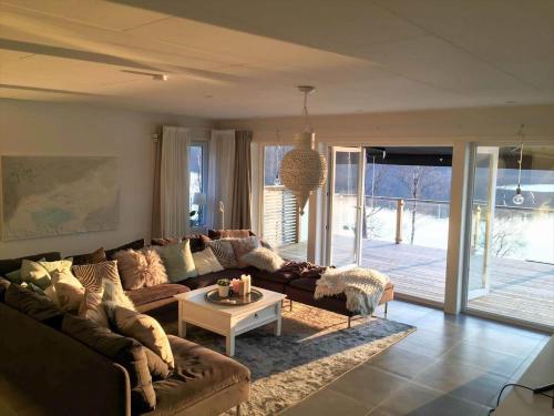 Galería fotográfica de VGO773-Lerum-Oestra-Stamsjoevaegen-3-A en Lerum