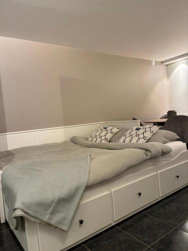 a white bed with two pillows on top of it at Leilighet i hus in Sarpsborg