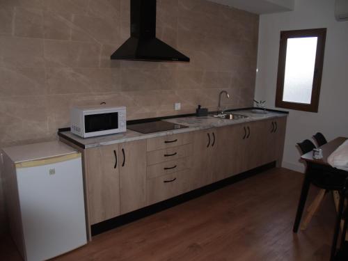 a kitchen with a sink and a microwave at Apartamento2 San Cristobal cerca de Cuenca in Colliguilla
