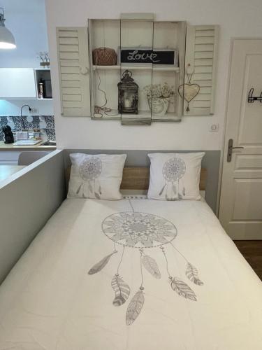 En eller flere senge i et værelse på Chez Jean-Yves et Zoé - LE CARPE DIEM - Au calme, Très propre, Proche parkings