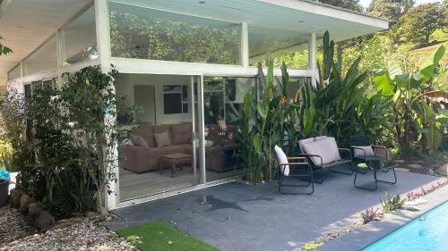 Κήπος έξω από το Villas Pura Vida