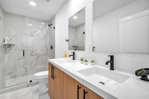 Ένα μπάνιο στο Damari Soto