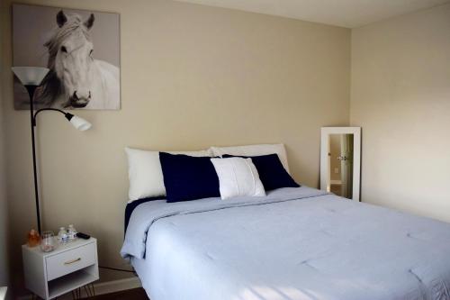 Ένα ή περισσότερα κρεβάτια σε δωμάτιο στο The Serene in Between