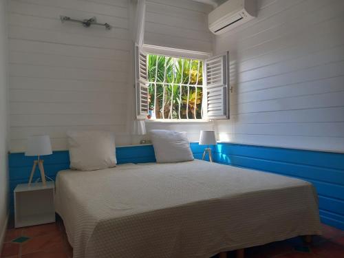 Ένα ή περισσότερα κρεβάτια σε δωμάτιο στο Villa Dezi F3 avec piscine