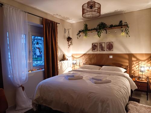 Postel nebo postele na pokoji v ubytování Το Σπίτι στην Πόλη του Μύλου των Ξωτικών