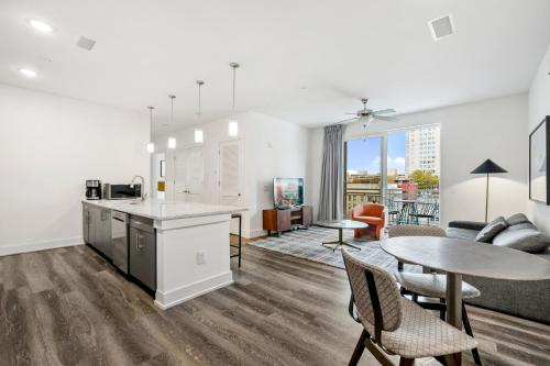 a kitchen and living room with a table and chairs at Dorsen Stay in Atlanta