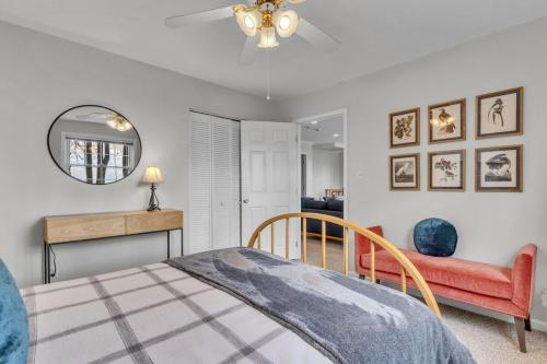 En eller flere senge i et værelse på Rising Sun Cottage 3 Bedroom 3 Bathroom