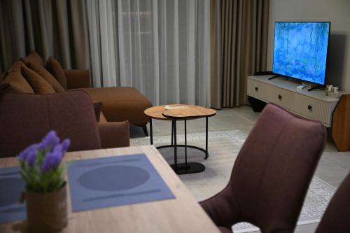 Μια τηλεόραση ή/και κέντρο ψυχαγωγίας στο Urban Comfort Apartment