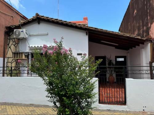 Φωτογραφία από το άλμπουμ του Habitación en casa rústica con aire acondicionado y wifi en el centro de Asunción στην Ασουνσιόν