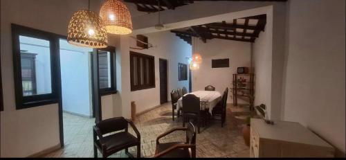 a living room with a table and chairs in a room at Habitación en casa rústica con aire acondicionado y wifi en el centro de Asunción in Asuncion