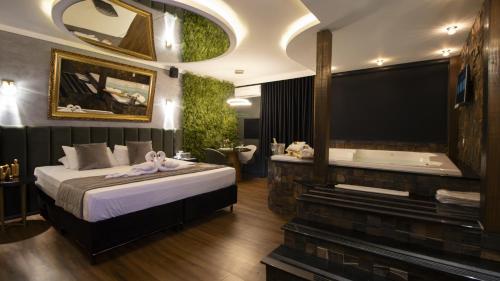 a hotel room with a bed and a bath tub at Hotel e Motel Paradiso - Passo Fundo-RS in Passo Fundo
