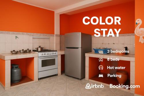 Η κουζίνα ή μικρή κουζίνα στο Color Stay