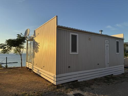 Το κτήριο όπου στεγάζεται  το παραθεριστικό πάρκο