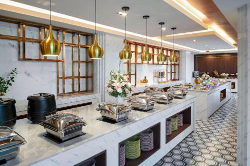 Kuchyň nebo kuchyňský kout v ubytování Private Villa at Mida Grande Resort