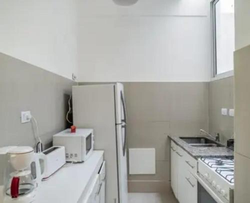 Η κουζίνα ή μικρή κουζίνα στο Hostel Suite DDT