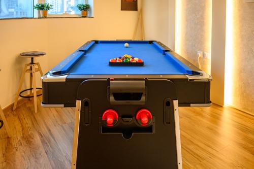 Luxurious 3BR with a pool table at Marina Walk