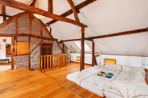 Ένα ή περισσότερα κρεβάτια σε δωμάτιο στο Zum Alten Kuhstall - Großes Landhaus mit Sauna & viel Privatsphäre