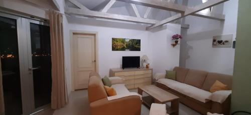 Μια τηλεόραση ή/και κέντρο ψυχαγωγίας στο Zlatna Guest House