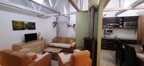 Η κουζίνα ή μικρή κουζίνα στο Zlatna Guest House