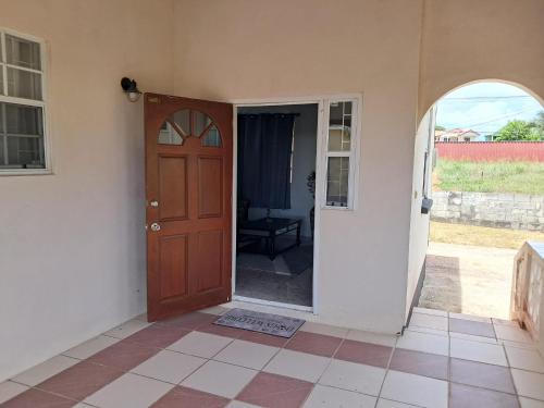 صورة لـ Lovely 3-bedroom house located near Oistins, close to beaches and Golf course في كرايست تشيرش