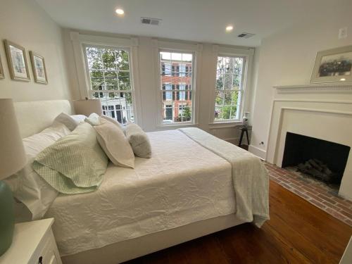 Giường trong phòng chung tại Queen of Old Town