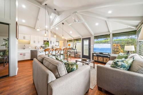 a living room with two couches and a kitchen at International Colony Club 13 · ICC 13 Beautifully Furnish Kaanap in Lahaina