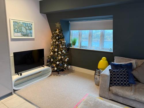 Χώρος καθιστικού στο Reed Warbler - HM111 - Lower Mill Estate Penthouse Apartment with Spa Access