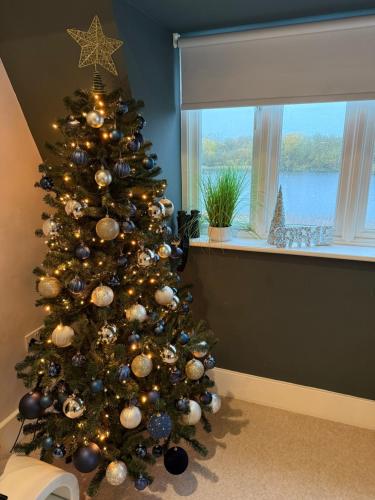 Φωτογραφία από το άλμπουμ του Reed Warbler - HM111 - Lower Mill Estate Penthouse Apartment with Spa Access σε Somerford Keynes