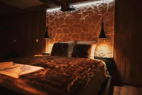 Postel nebo postele na pokoji v ubytování L'Alpina Suite avec Sauna et Baignoire - Hyper Centre Lille