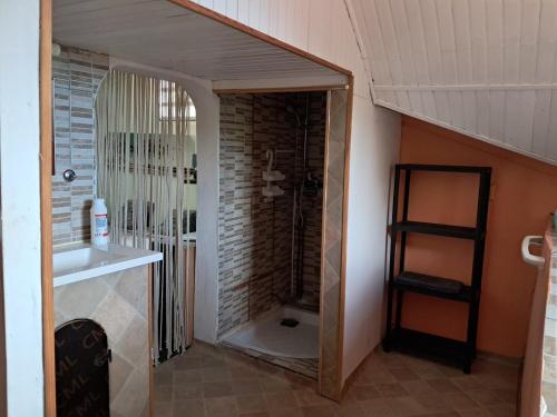 Ένα μπάνιο στο Maison