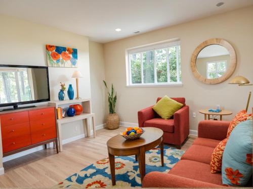 a living room with a couch and a tv at Hollywood Living 3 to 5 BR Townhomes with Free Parking in Los Angeles