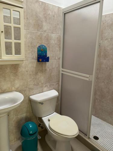 Ένα μπάνιο στο Villas Guayanamar