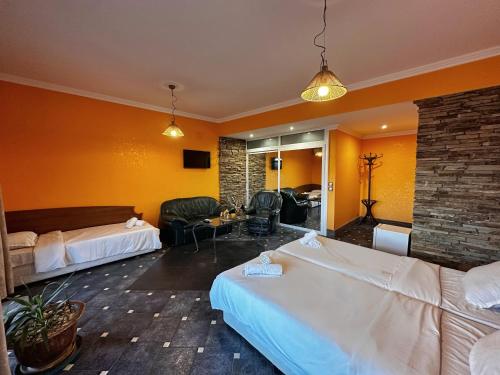 En eller flere senge i et værelse på Art House