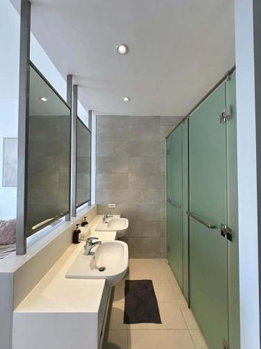 Ένα μπάνιο στο Light residence