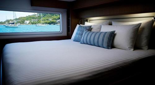 Let's go catamaran photo 2