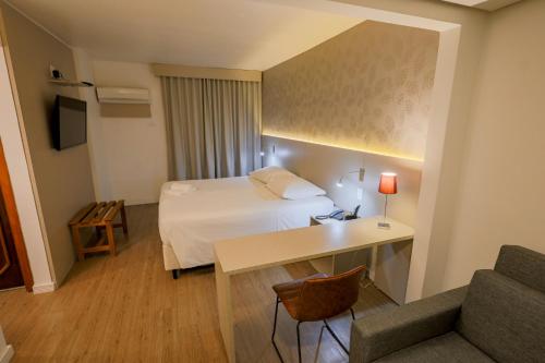 Postel nebo postele na pokoji v ubytování Antonio´s Palace Hotel