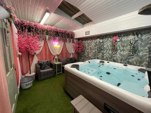 Φωτογραφία από το άλμπουμ του Cleomack View, Annexe apartment with Hot Tub σε Hilltown