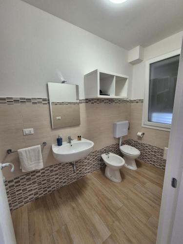 Et badeværelse på Pali's Rooms & Lodges