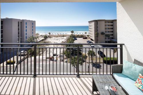 Μπαλκόνι ή βεράντα στο Emerald Isle 610 Beach Front condo